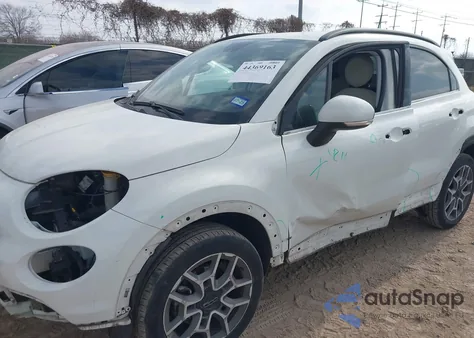 2019 Fiat 500X Trekking Awd z USA, uszkodzony, nr VIN ZFBNFYB1XKP771877